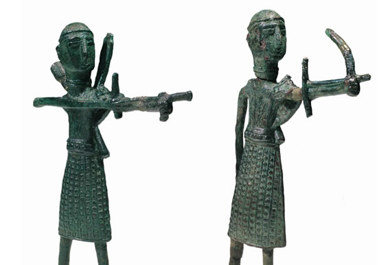 Two bronzes of archers found in a tomb in the locality 'Sa Costa' in Sardara. They present similarities and some similarities with the archers of the Neo-Assyrian depictions present in the doors of the royal palaces of Balawat, the era of Assunarsipal II and his successor Salmanassar III - (National Archaeological Museum in Cagliari)
